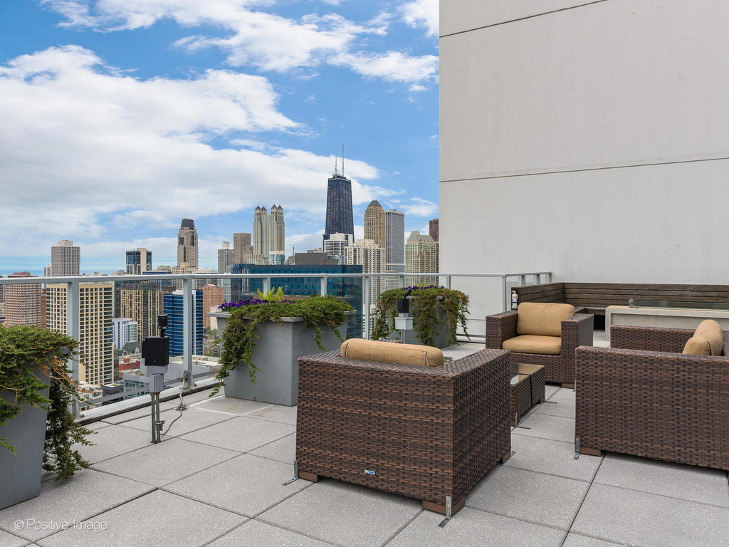 303 W Ohio Street - Photo 1