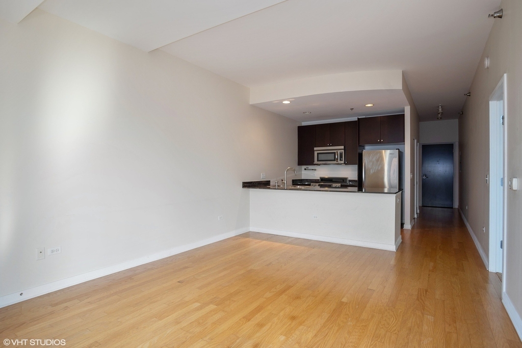 303 W Ohio Street - Photo 10