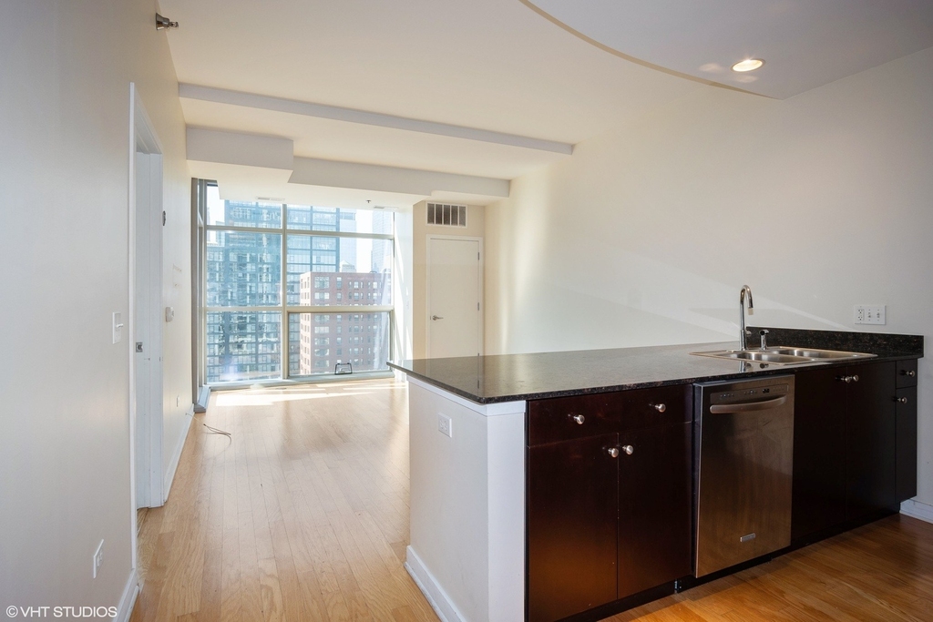 303 W Ohio Street - Photo 6