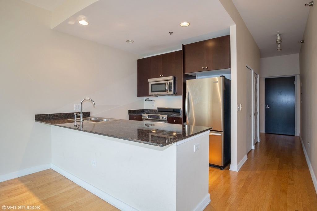 303 W Ohio Street - Photo 4