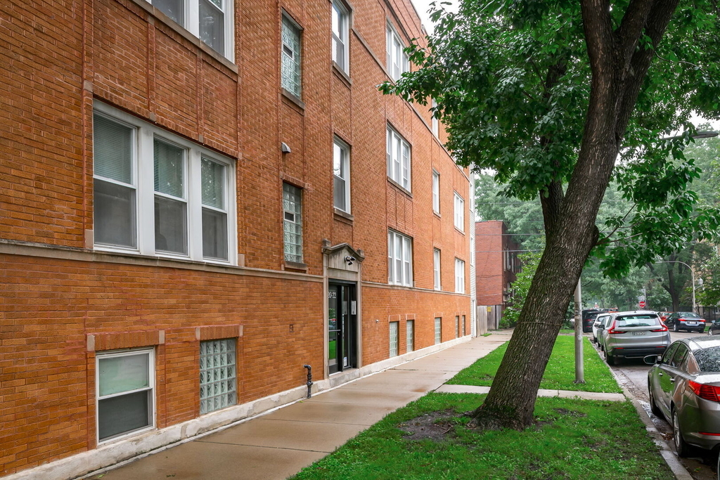 3722 W Altgeld Street - Photo 1