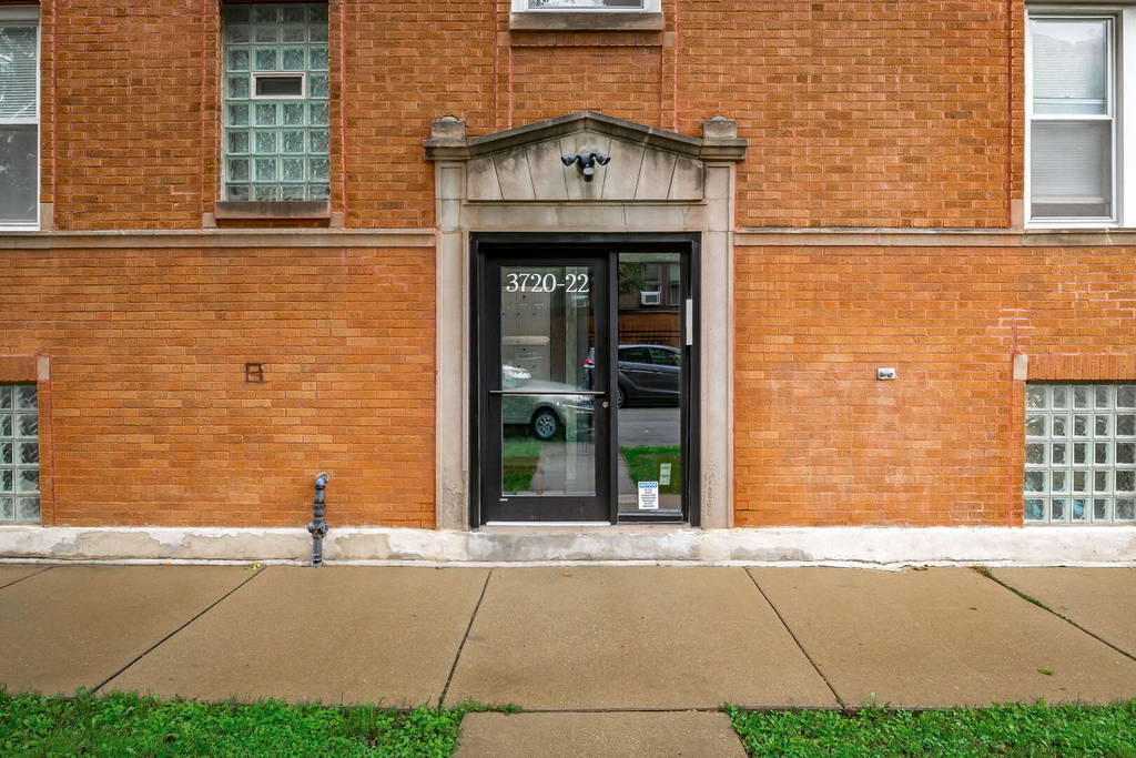 3722 W Altgeld Street - Photo 2