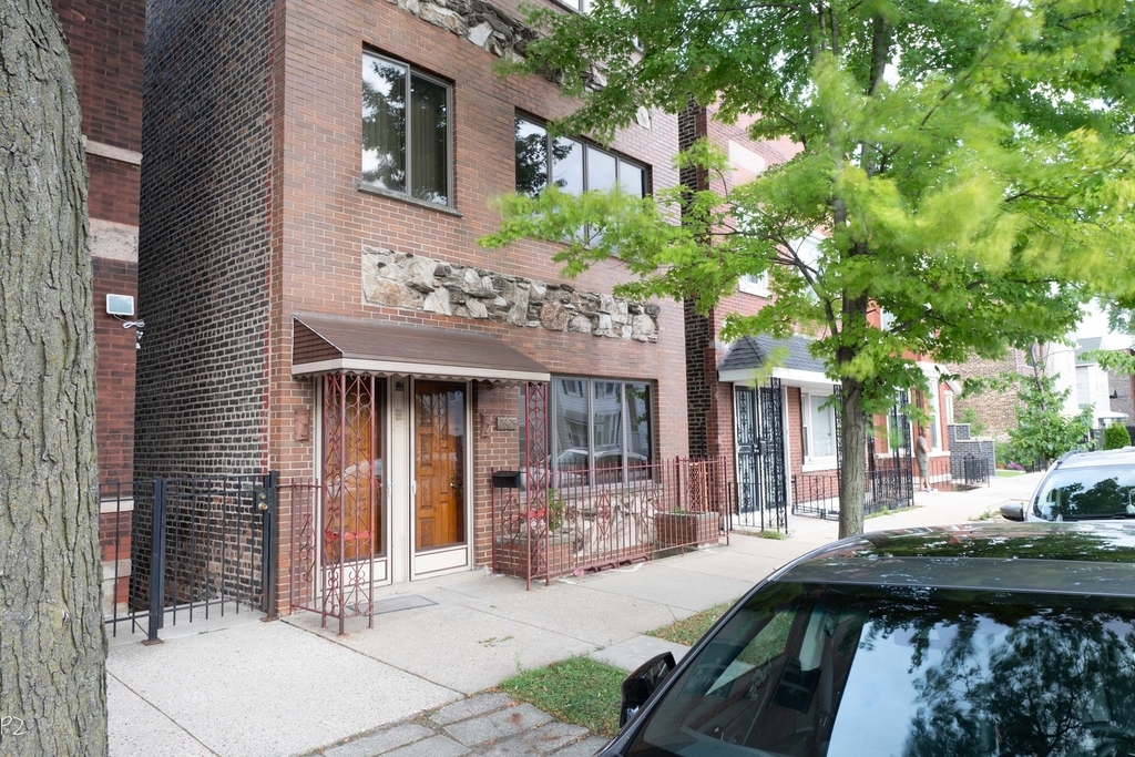 2625 S Union Avenue - Photo 1