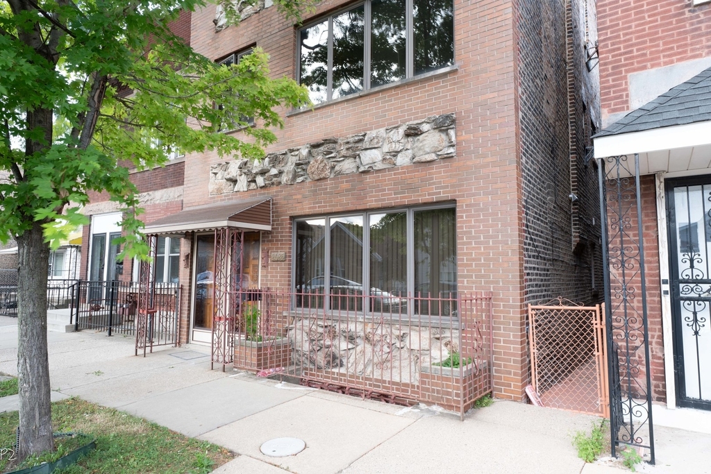 2625 S Union Avenue - Photo 0