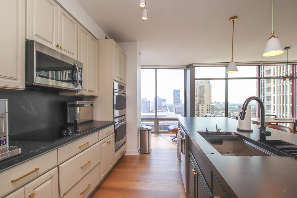 100 E 14th Street - Photo 10