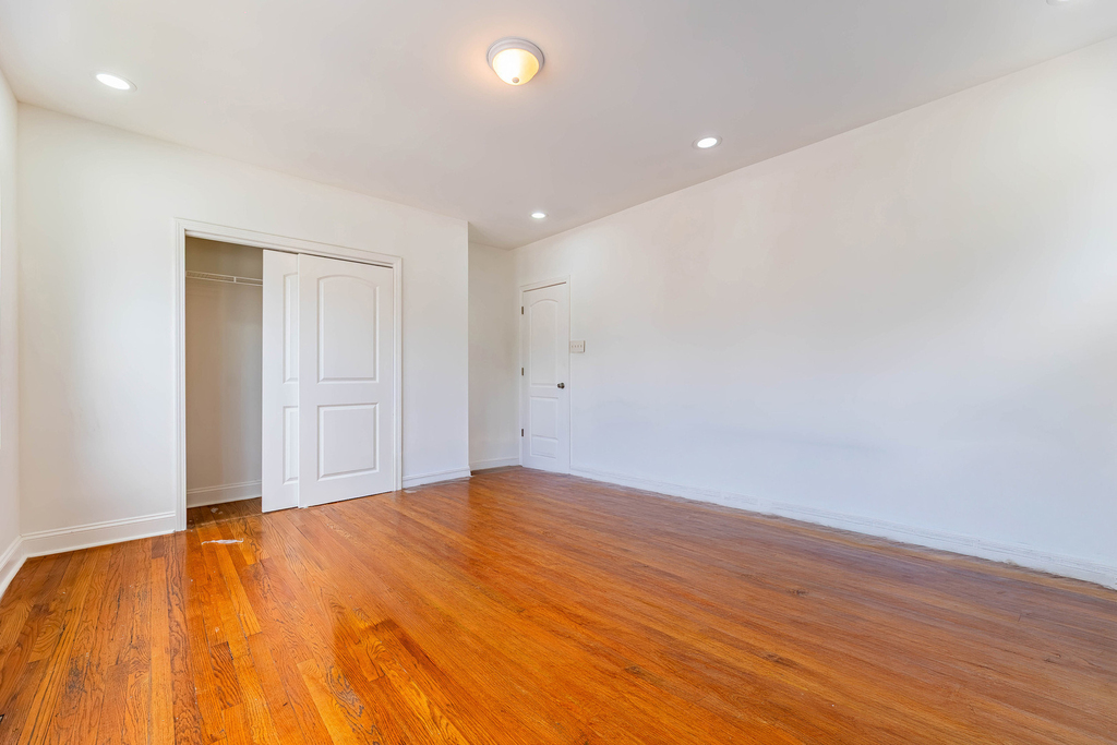 1633 W 76th Street - Photo 6