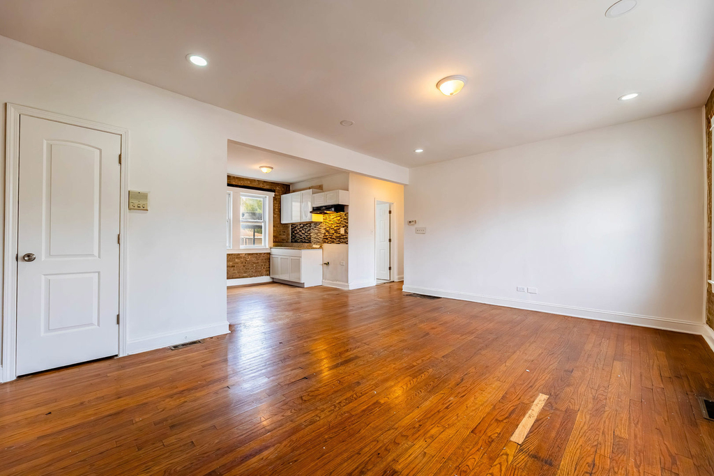 1633 W 76th Street - Photo 2