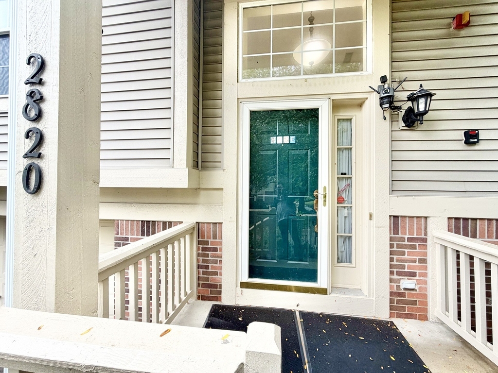 2820 N Greenwood Avenue - Photo 3
