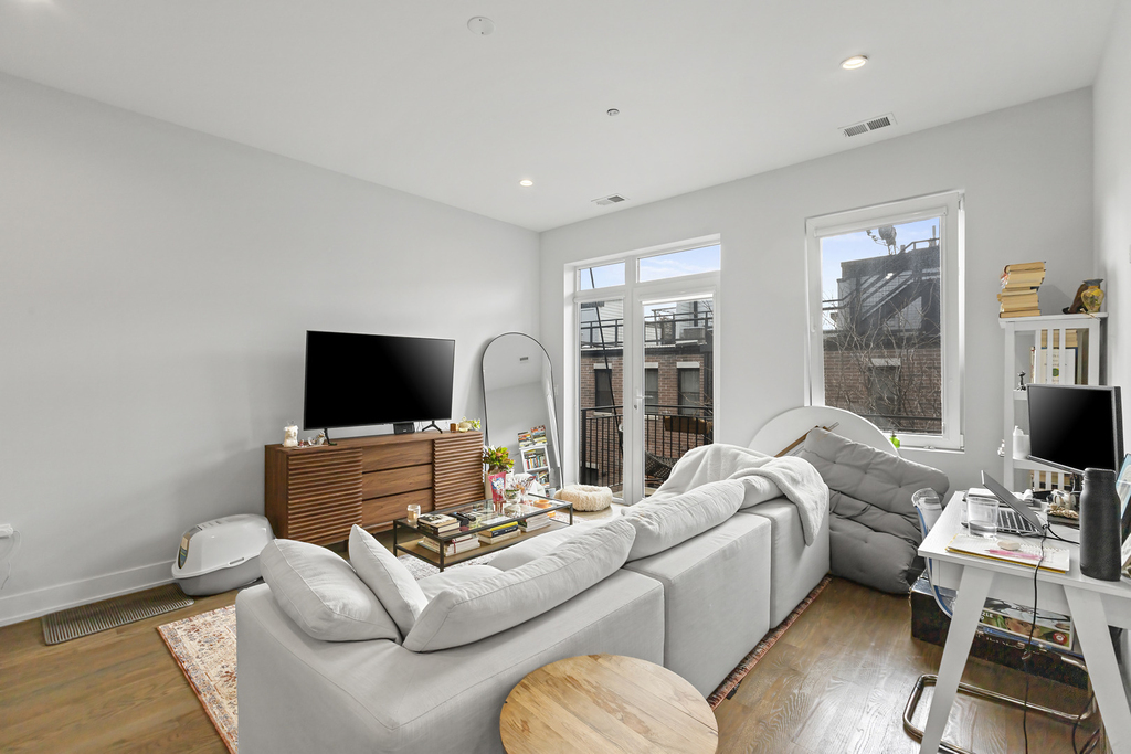 2217 W Madison Street - Photo 5