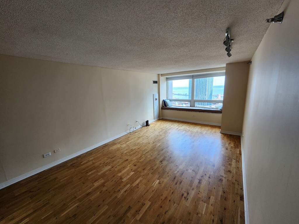 512 N Mcclurg Court - Photo 15