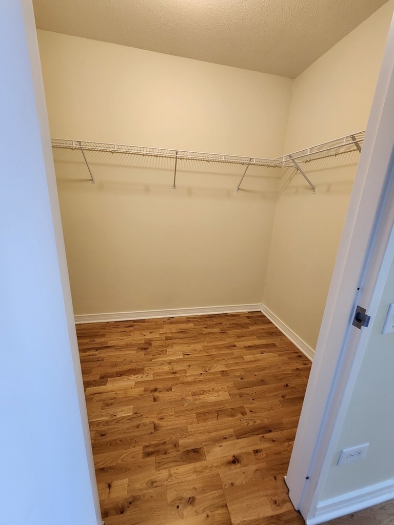 512 N Mcclurg Court - Photo 4