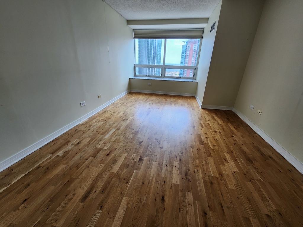 512 N Mcclurg Court - Photo 5
