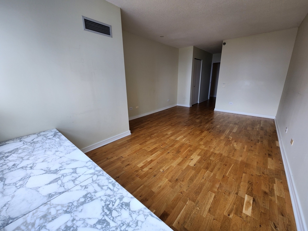 512 N Mcclurg Court - Photo 13