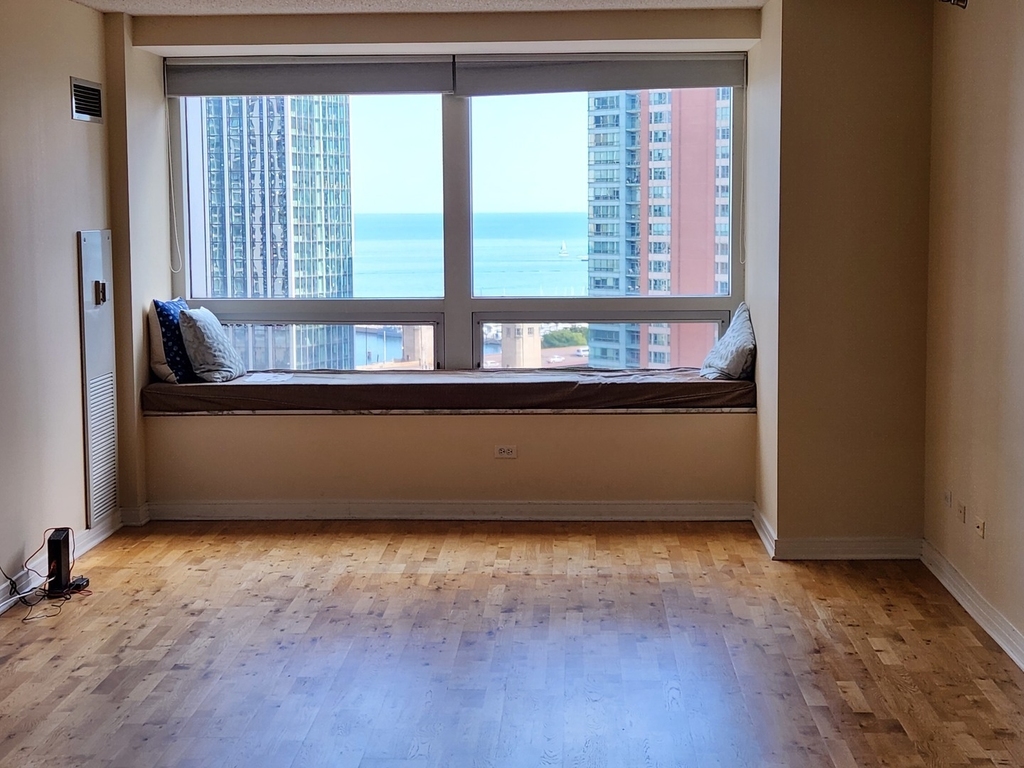 512 N Mcclurg Court - Photo 9