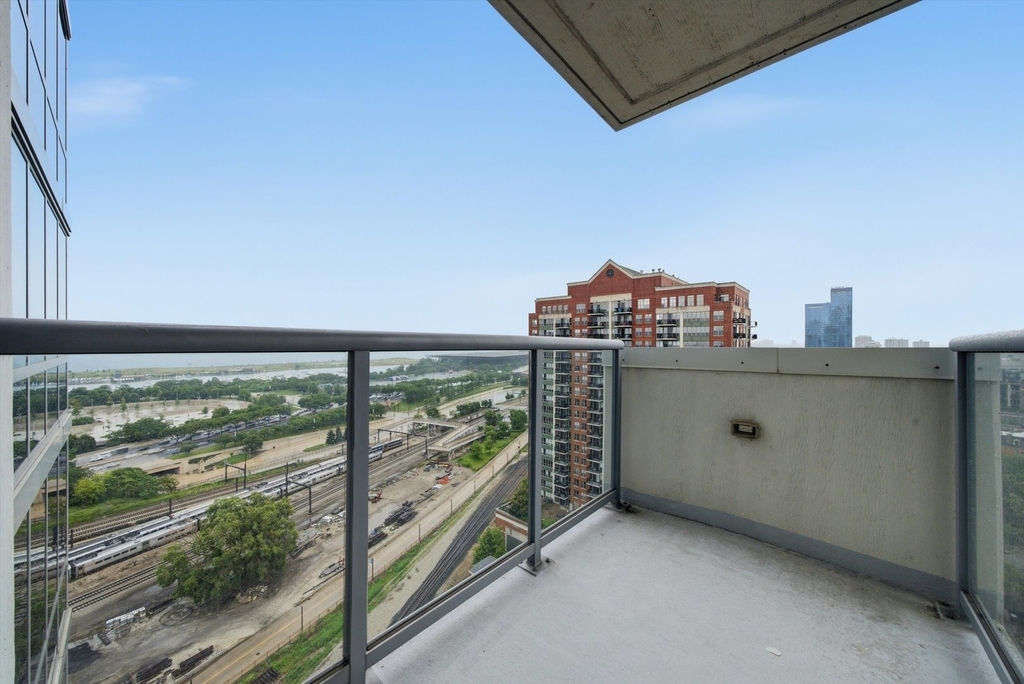 1629 S Prairie Avenue - Photo 12