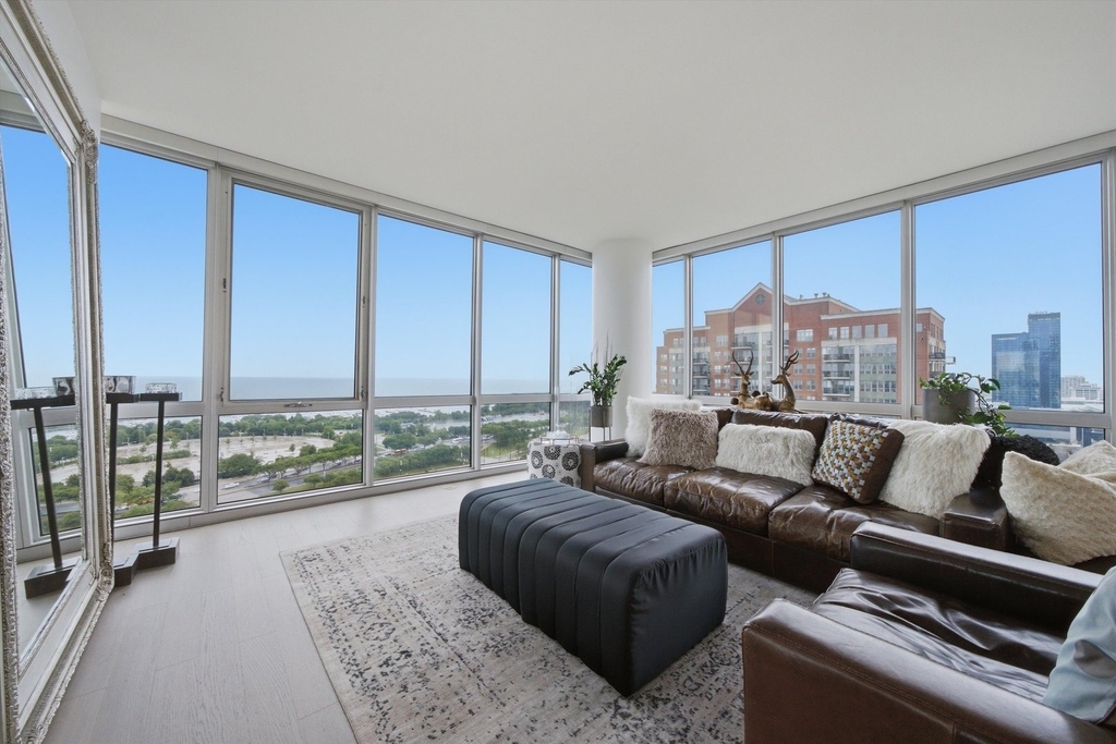 1629 S Prairie Avenue - Photo 1