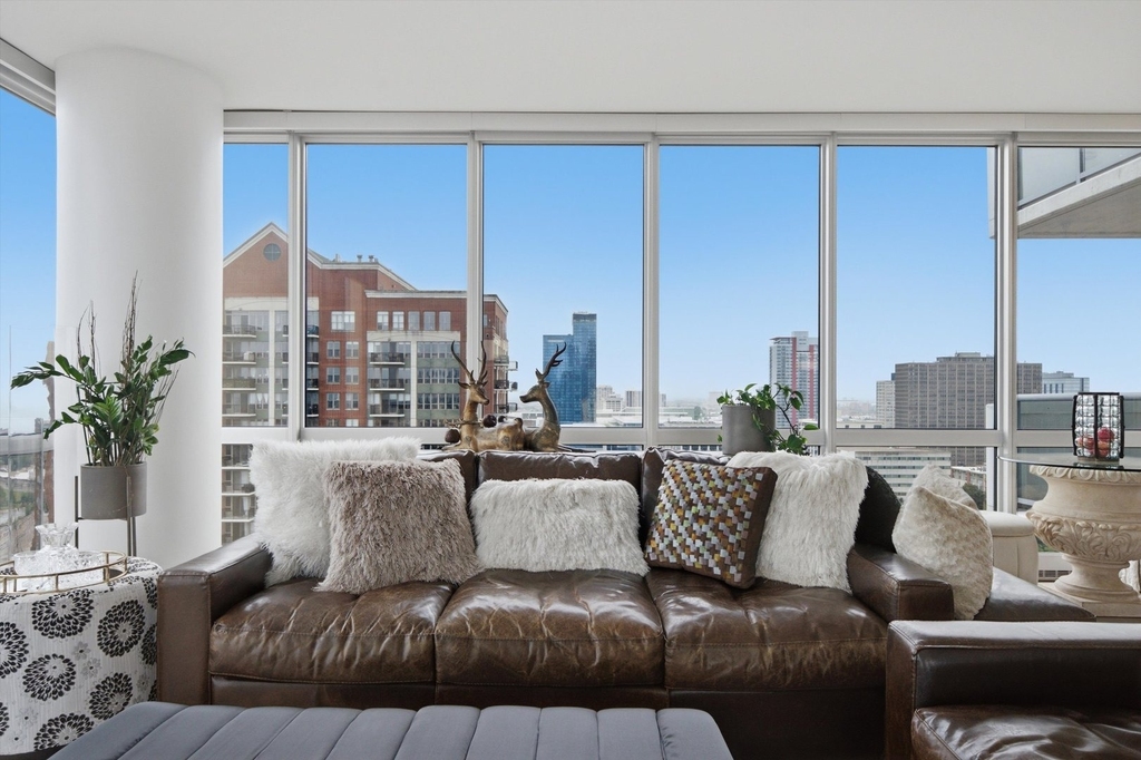 1629 S Prairie Avenue - Photo 3