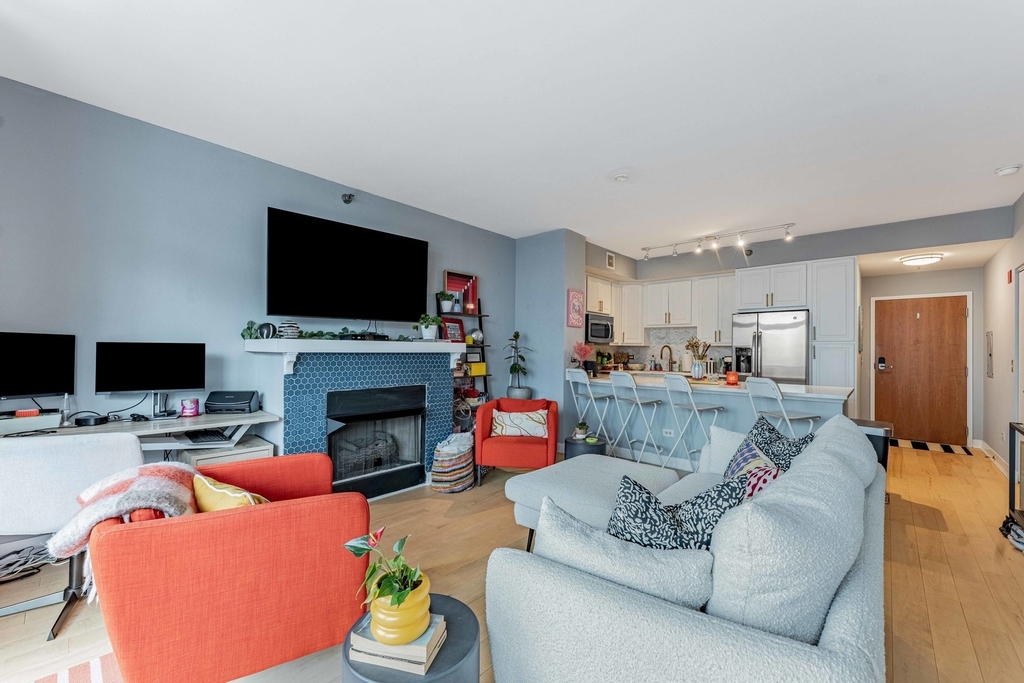 435 W Erie Street - Photo 4