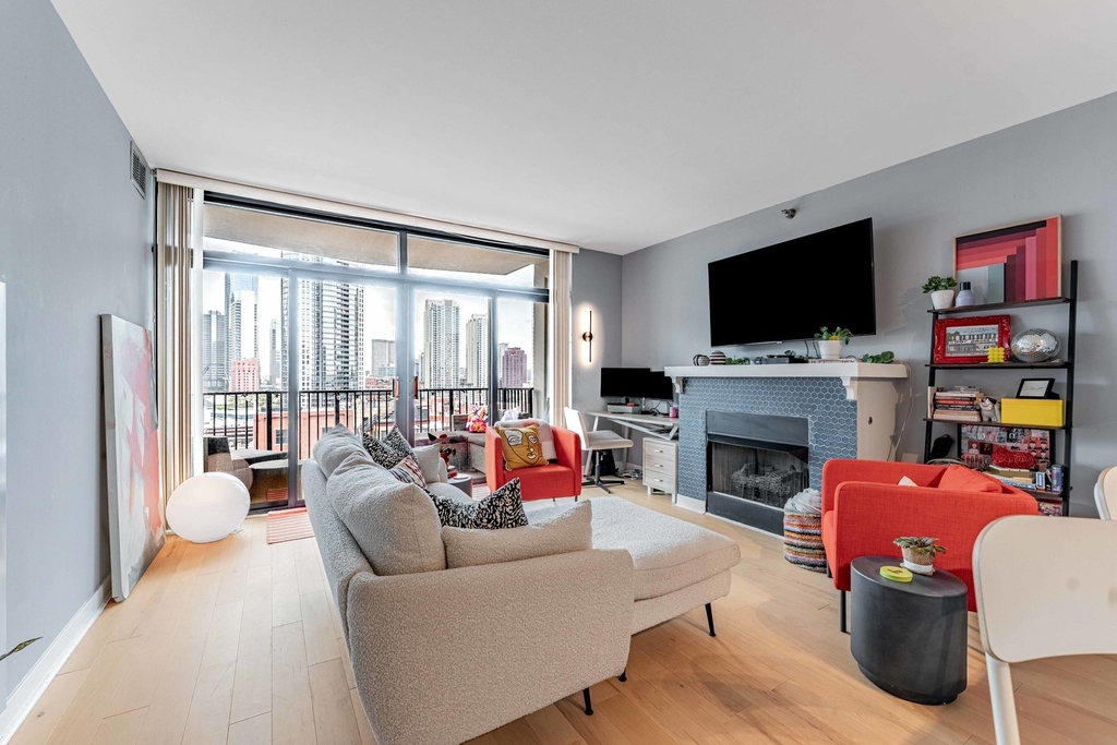 435 W Erie Street - Photo 3