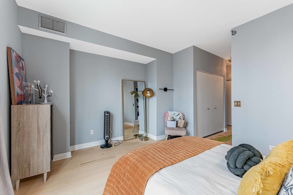 435 W Erie Street - Photo 15