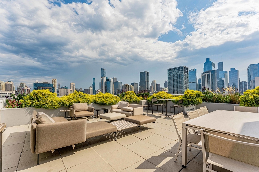 435 W Erie Street - Photo 18