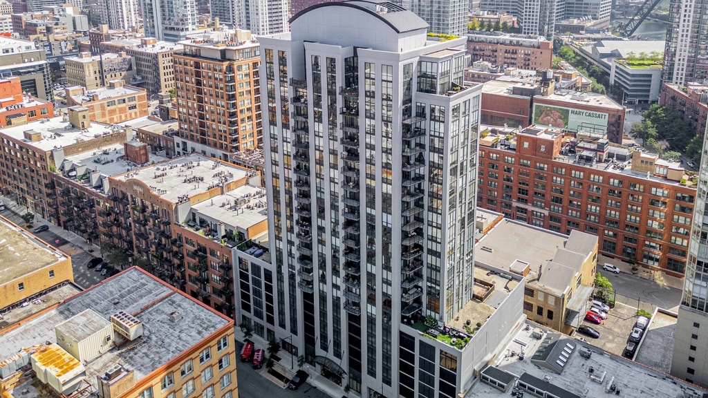 435 W Erie Street - Photo 0