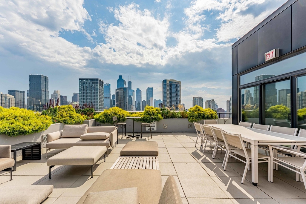 435 W Erie Street - Photo 19