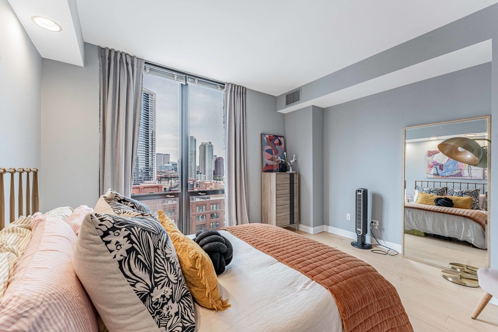 435 W Erie Street - Photo 12