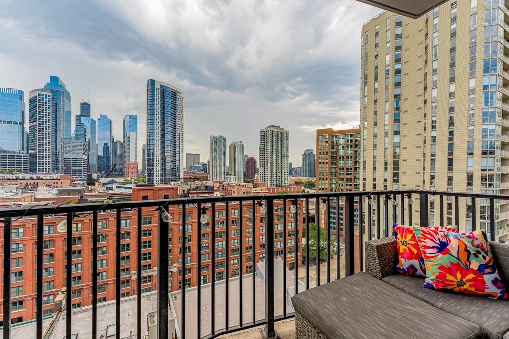 435 W Erie Street - Photo 8