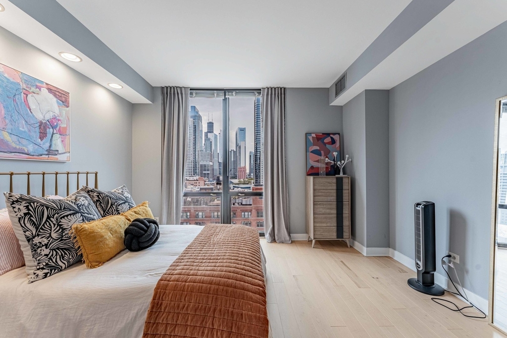 435 W Erie Street - Photo 11