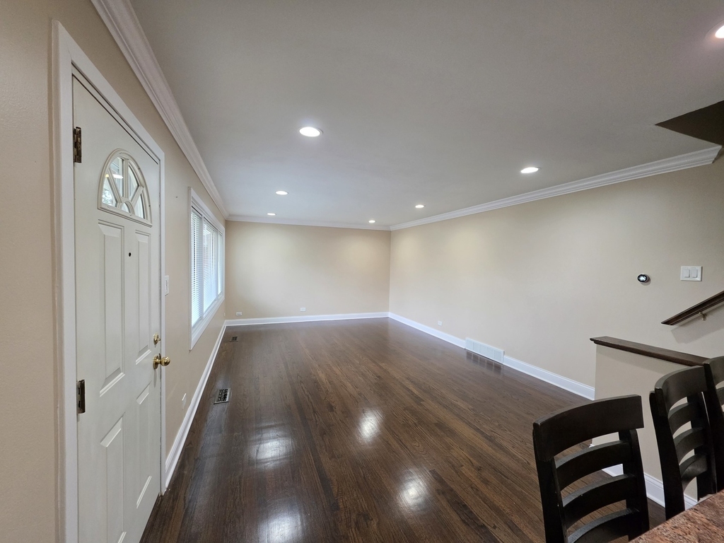 9104 Oleander Avenue - Photo 3
