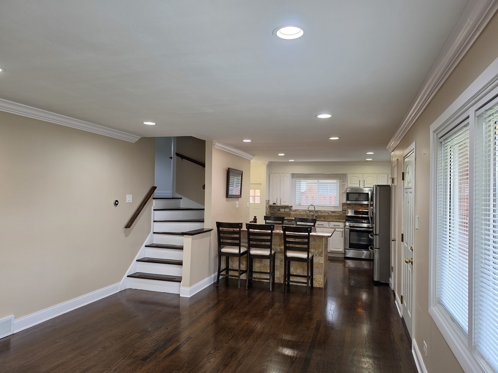 9104 Oleander Avenue - Photo 5