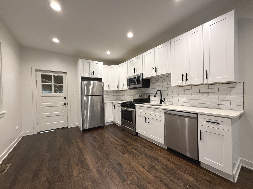 1218 Maple Avenue - Photo 2