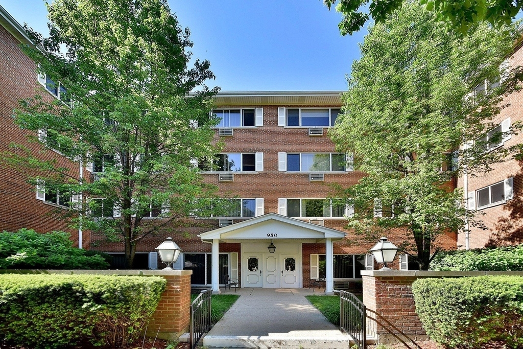950 Washington Boulevard - Photo 0
