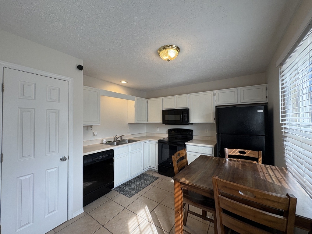 707 N Golfcrest Road - Photo 4