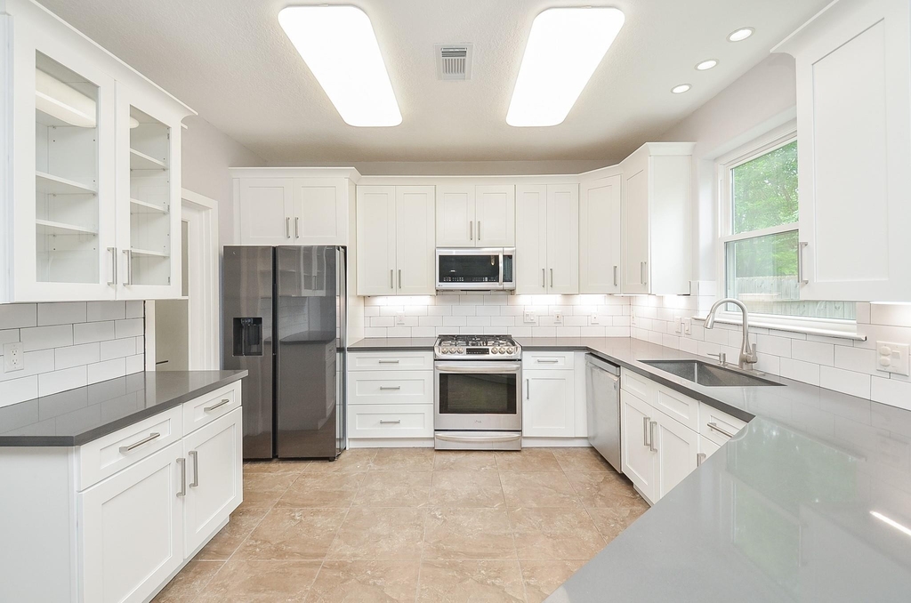 6211 Pebble Canyon Court - Photo 11