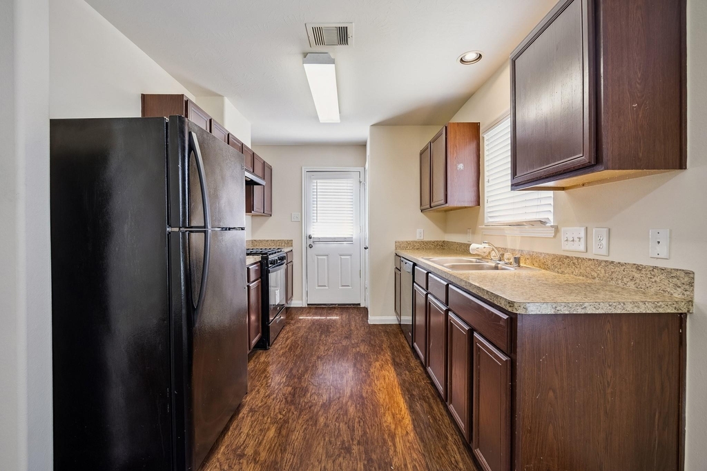 21431 Wilona Way - Photo 6
