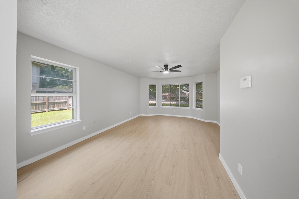 13903 Charlynn Oaks Dr - Photo 16