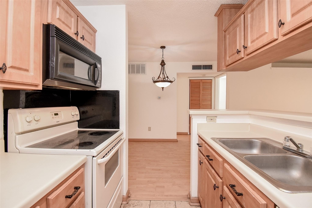 2121 Hepburn Street - Photo 8