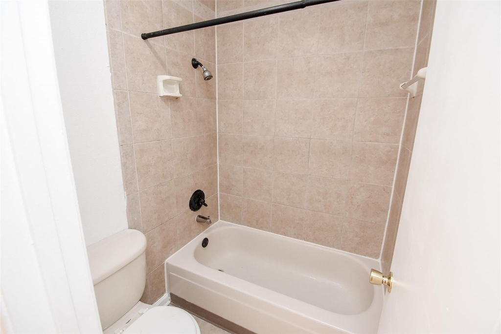 2121 Hepburn Street - Photo 10