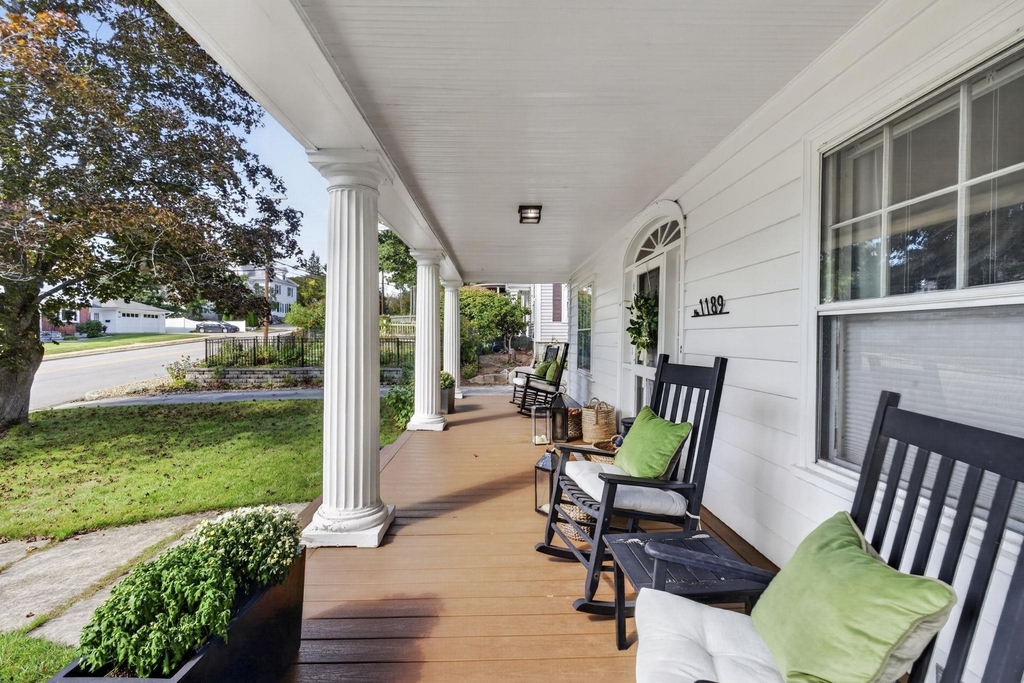 1189 Union - Photo 3