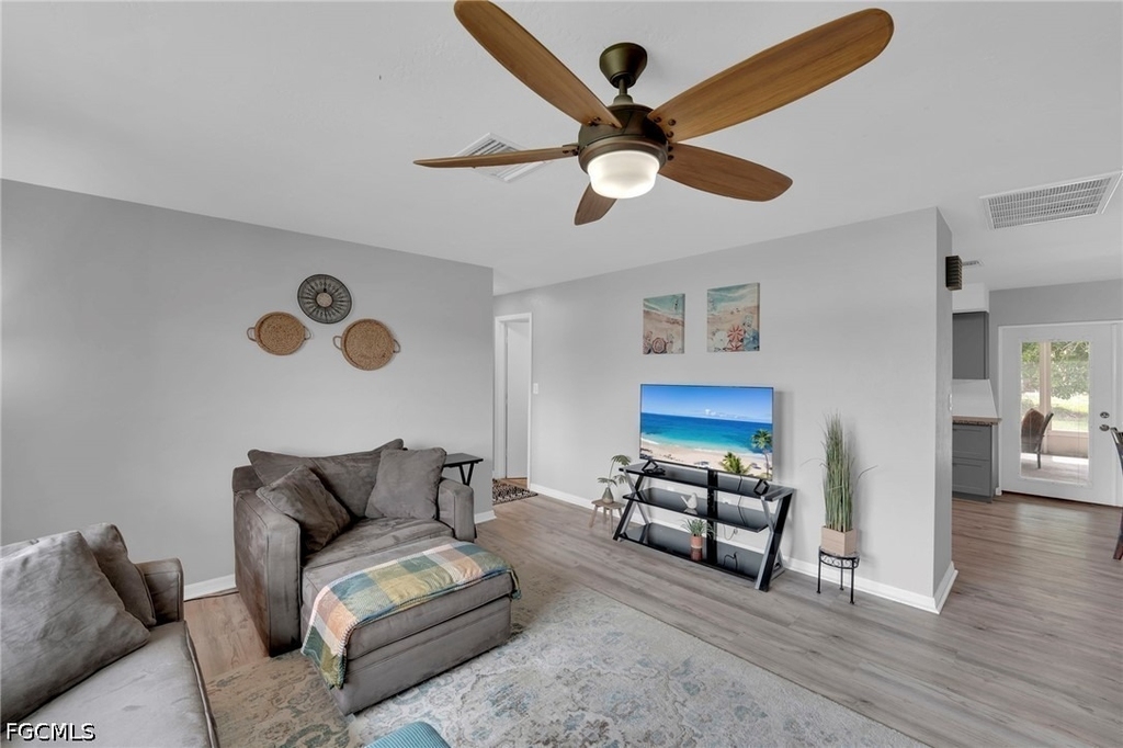 2506 Se 8th Avenue - Photo 2