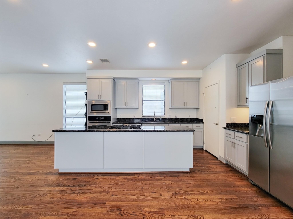 1432 Ennis Street - Photo 2