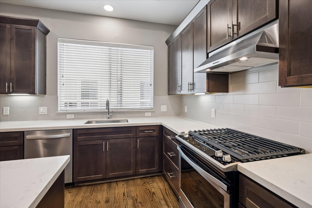 323 Eado Park Circle - Photo 3