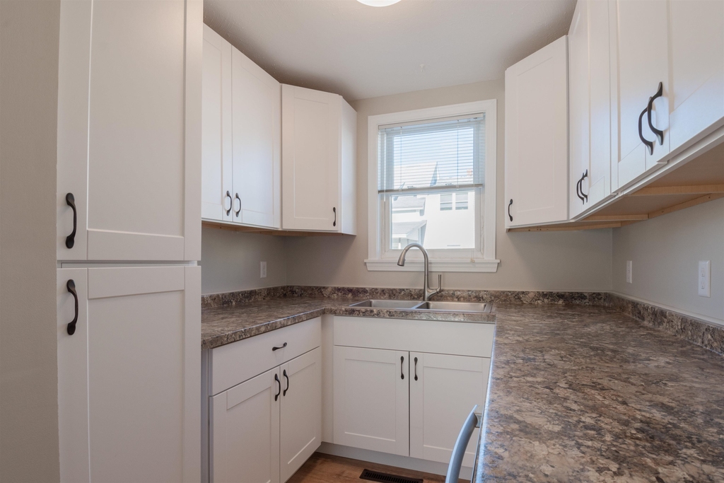 115 Belmont - Photo 15