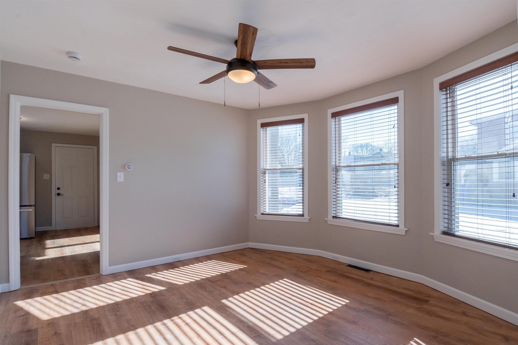 115 Belmont - Photo 17