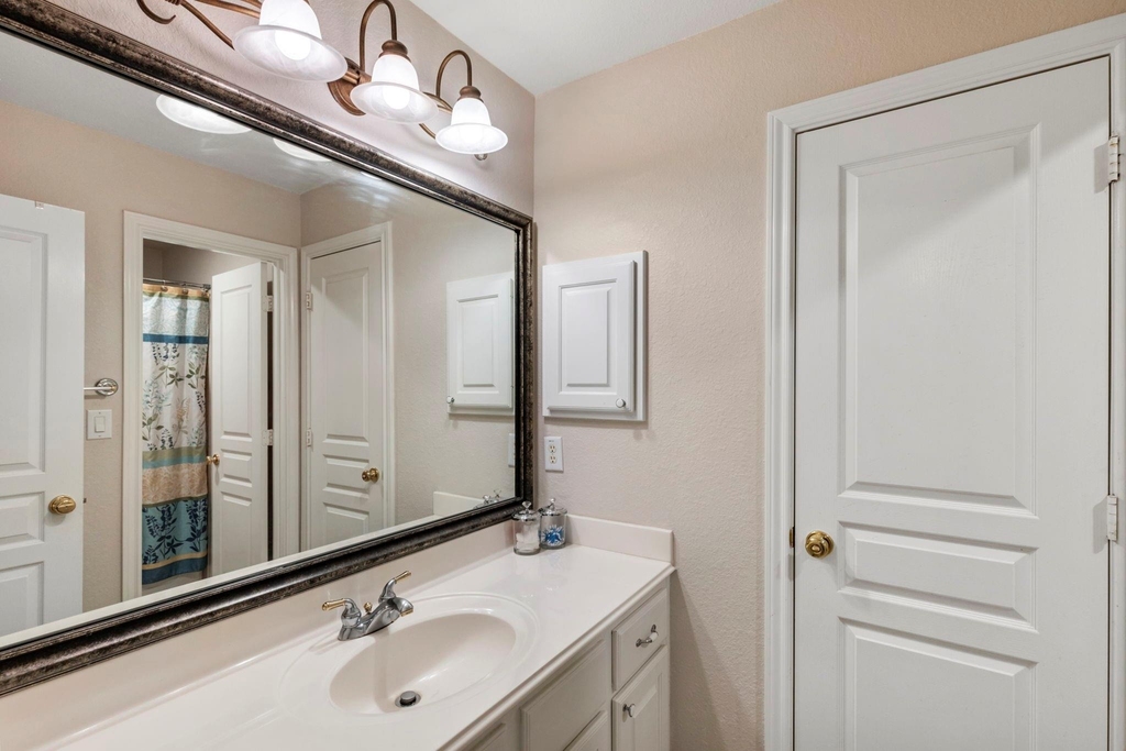19403 Country Village Drive - Photo 31