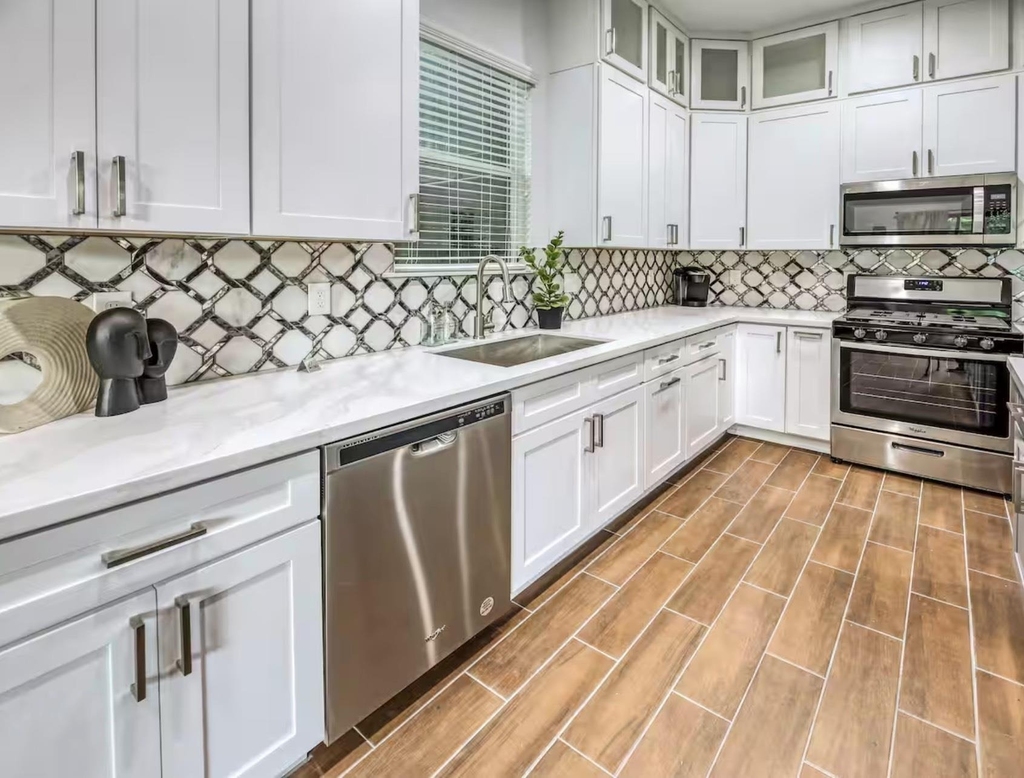 5215 Farmer Street - Photo 8
