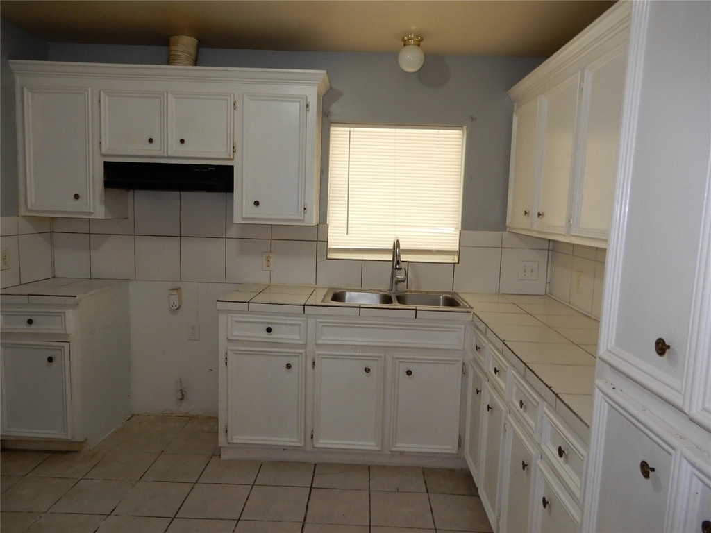 5114 Vinett Avenue - Photo 2