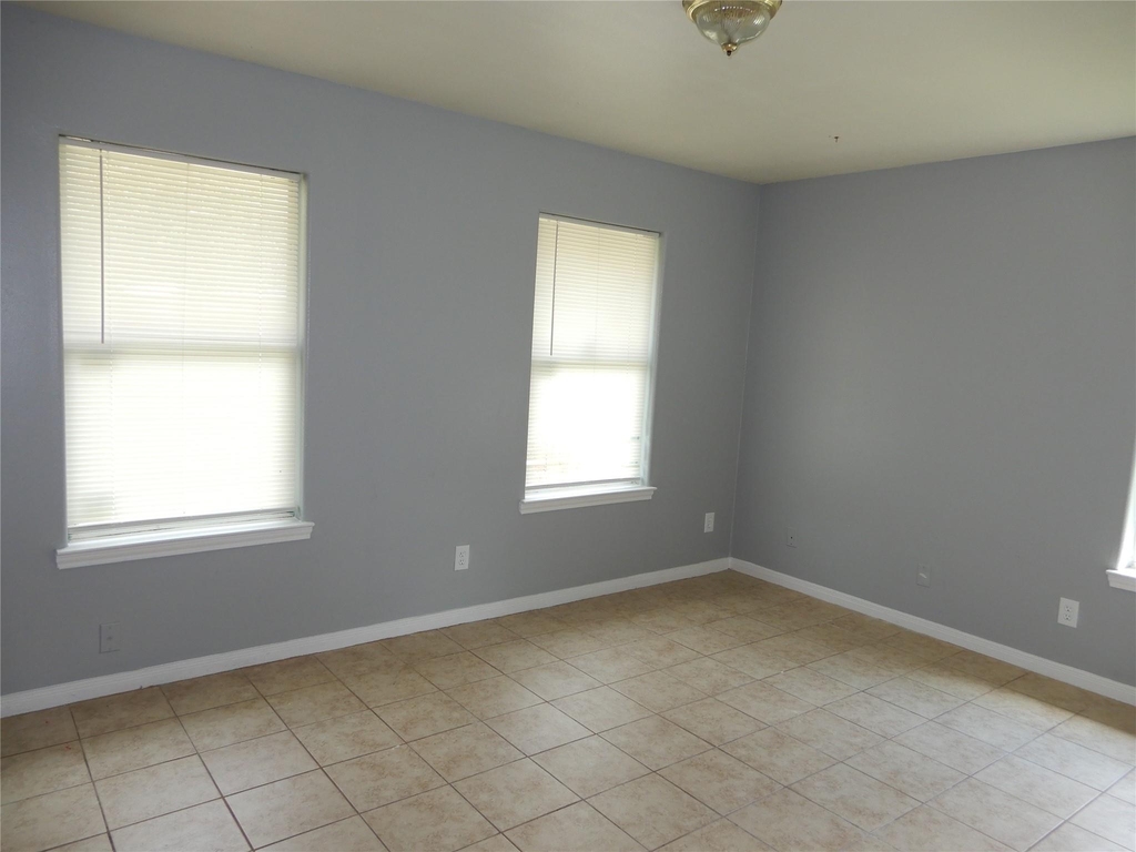 5114 Vinett Avenue - Photo 6